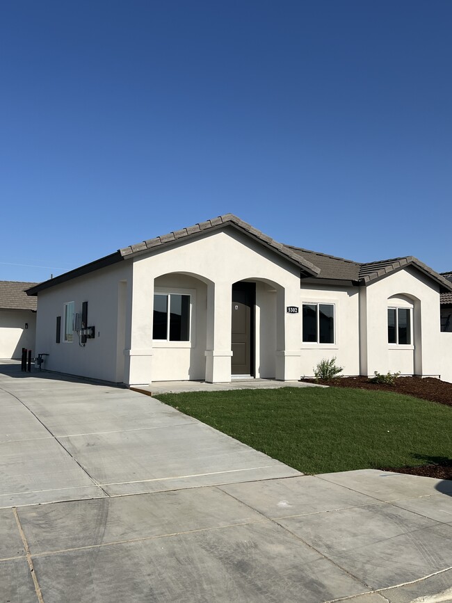 Building Photo - 5302 Hawkwatch Ln