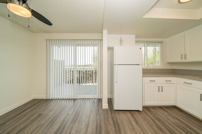 Foto del edificio - 1150 Meadow Lake Dr