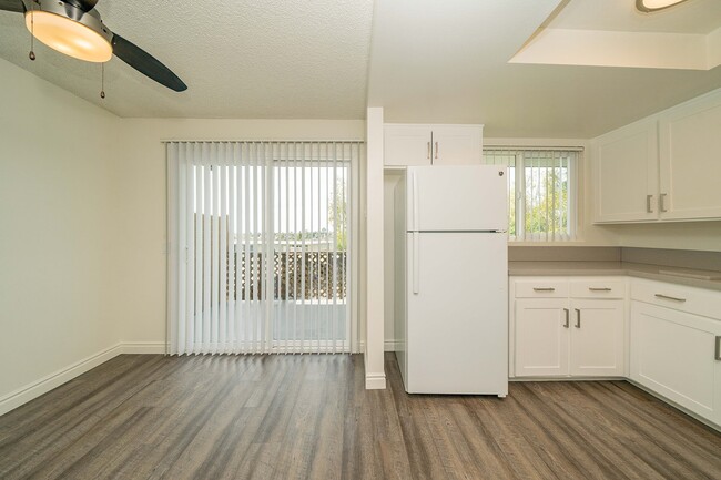 Building Photo - 1150 Meadow Lake Dr