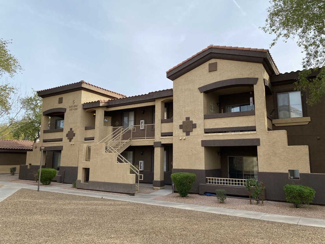 Foto principal - Beautiful 2 Bedroom 2 Bath East Valley Condo