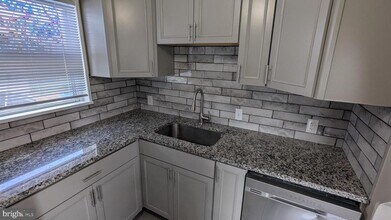 Building Photo - 153 Polk Dr