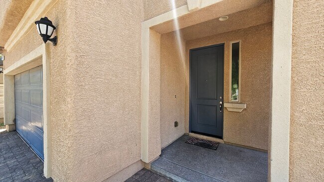 Foto del edificio - Large 4 bedroom in gated Stetson Trails Community