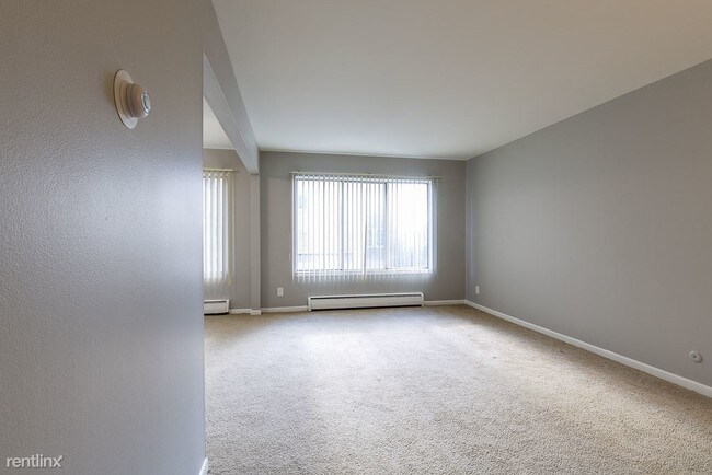 Building Photo - 1 br, 1 bath  - 33 Monroe St Apt 4
