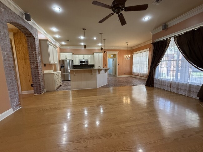 Building Photo - 103 Lakeshore Dr