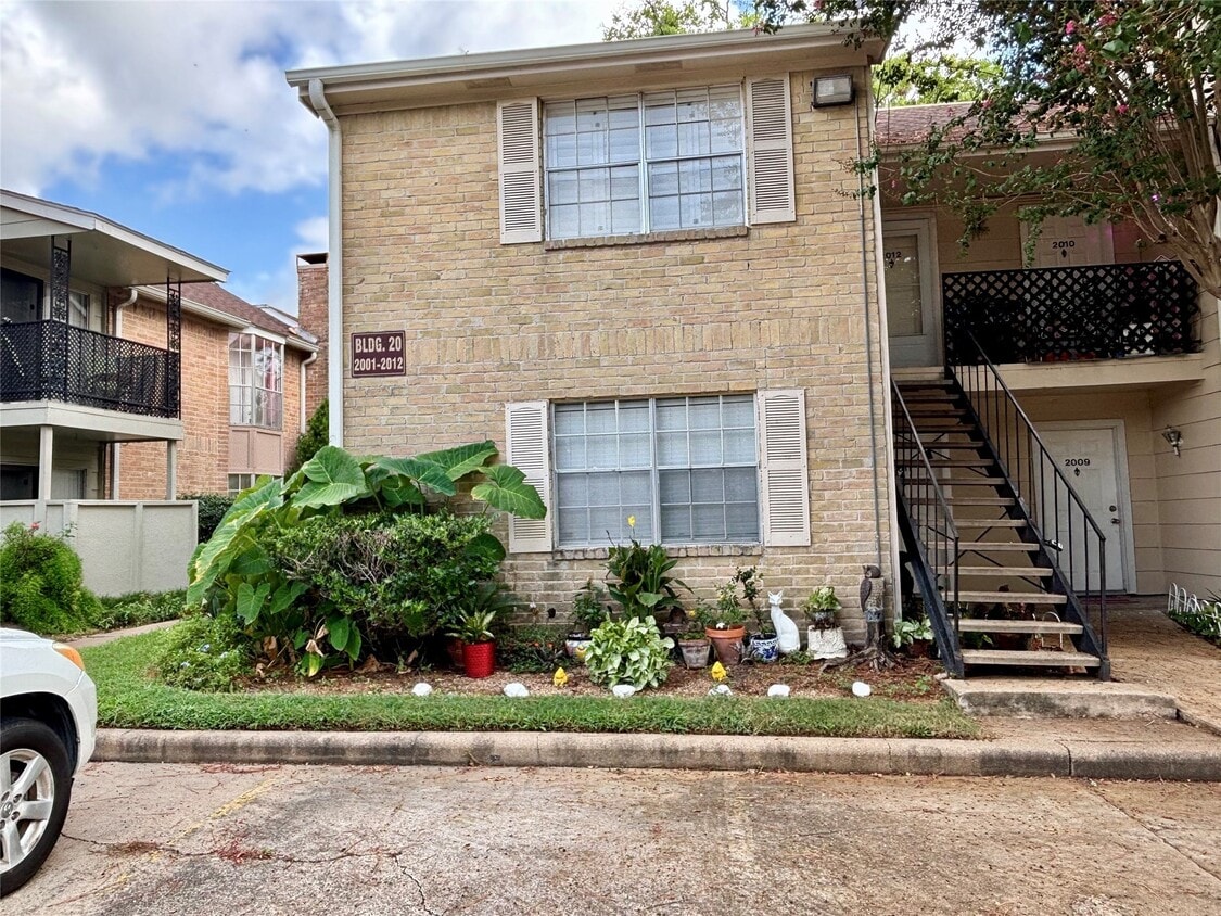 Primary Photo - 2800 Jeanetta St