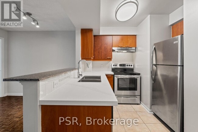 Building Photo - 515 Rosewell Ave