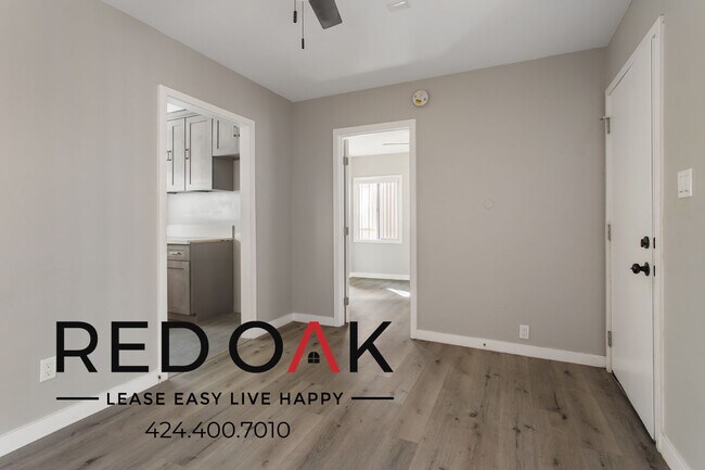 Building Photo - Gorgeous First Floor One Bedroom Bungalow ...