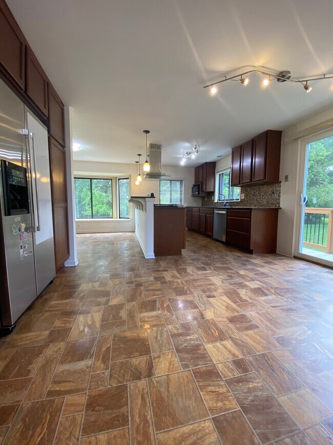 Foto del edificio - 23589 Hickory Grove Ln