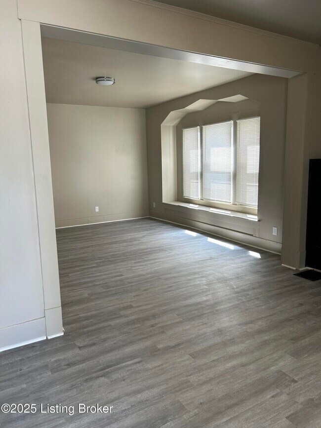Foto del edificio - 811 Sutcliffe Ave