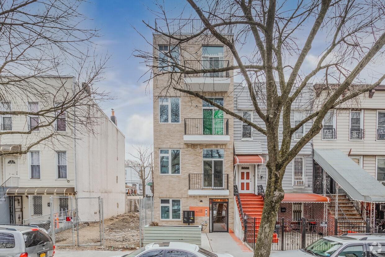 Building Photo - 1240 Madison St