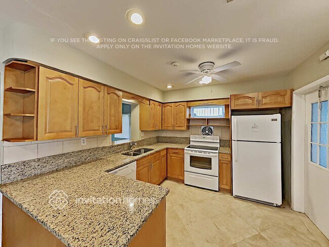 Foto del edificio - 2720 SW 15th Ct