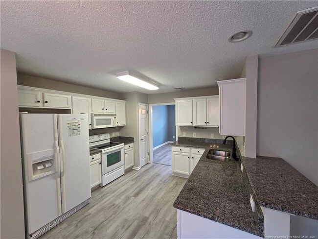 Building Photo - 220 Loxley Ln