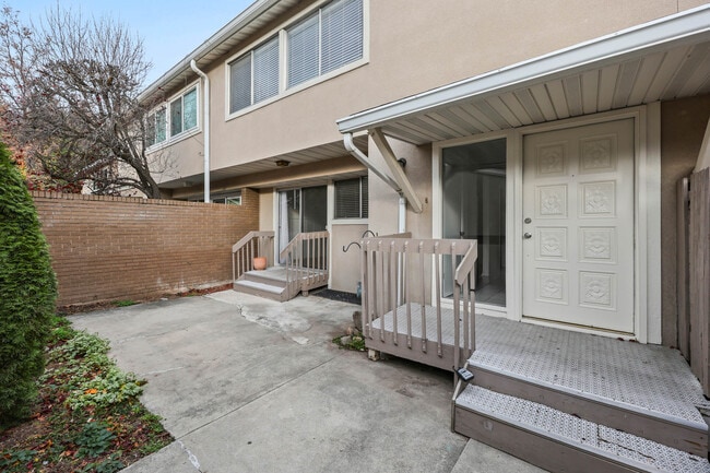 Building Photo - 1871 Monterey Dr