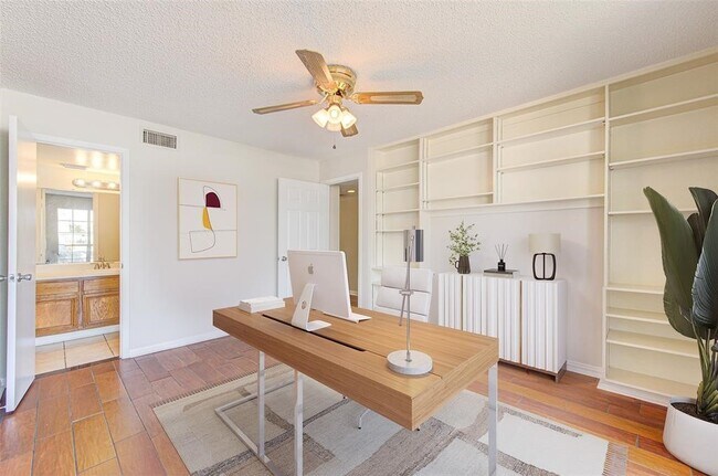 Foto del edificio - 12200 Overbrook Ln