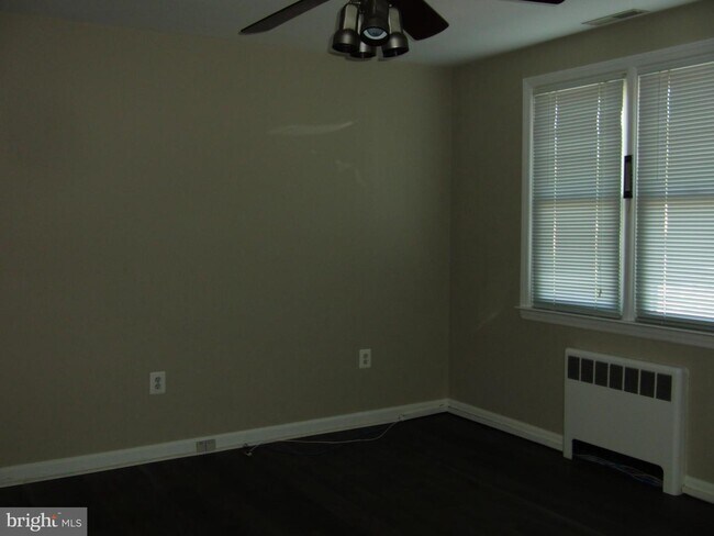 Building Photo - 971 Cornwells Ave