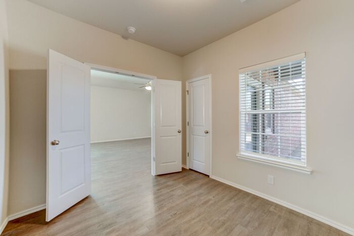 Primary Photo - 3/2/2 Luxury Patio Home! Half off first mo...