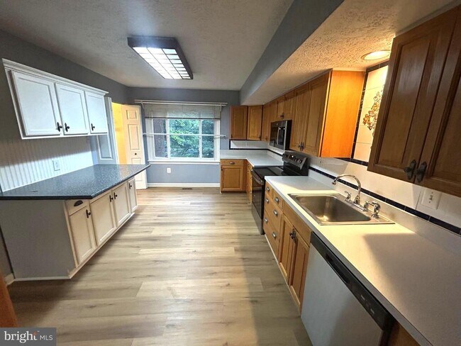 Foto del edificio - 15723 Edgewood Dr