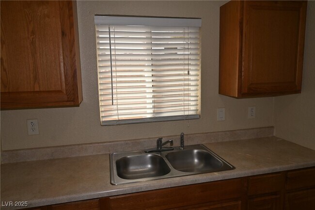Foto del edificio - 320 N 16th St