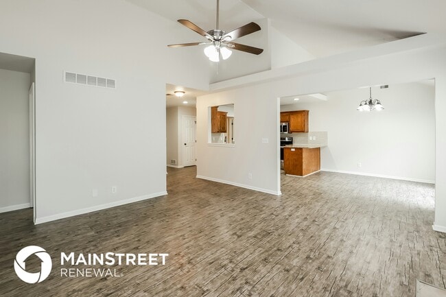 Building Photo - 7303 Oak St