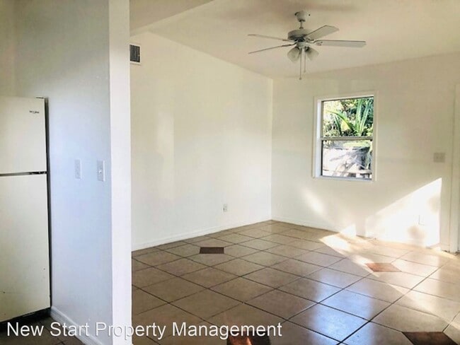 Building Photo - 3 br, 1 bath House - 810 27th ST CT E