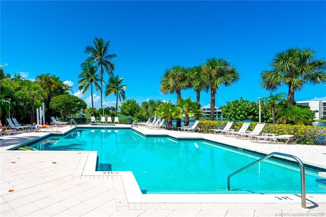 Foto del edificio - 5799 NE Island Cove Way