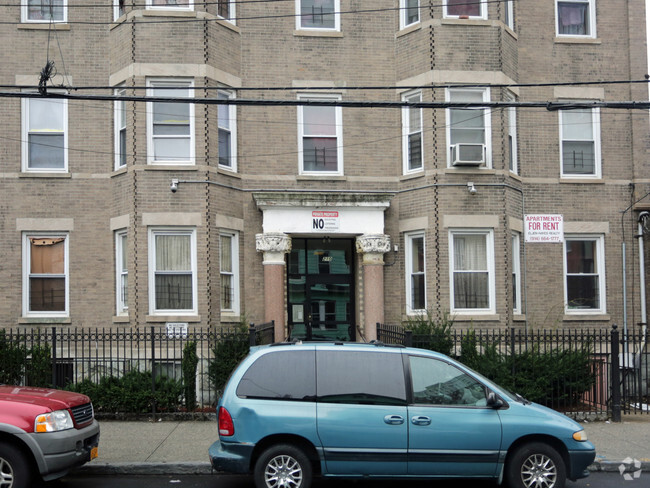 Building Photo - 210 S 3rd Ave