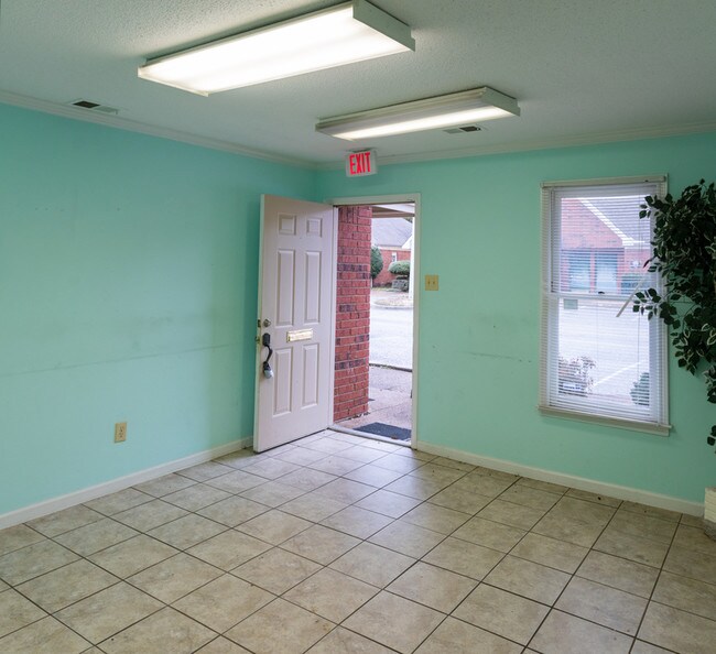 Building Photo - 5733 Nanjack Cir