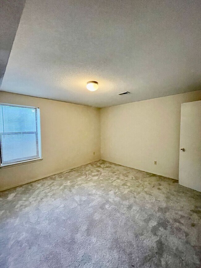 Foto del edificio - 3 bedroom in Andover! Mowing included!