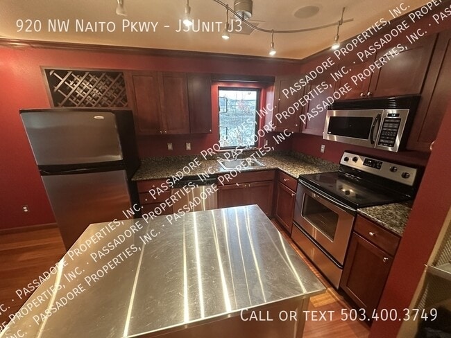 Photo - 920 NW Naito Pkwy Townhome