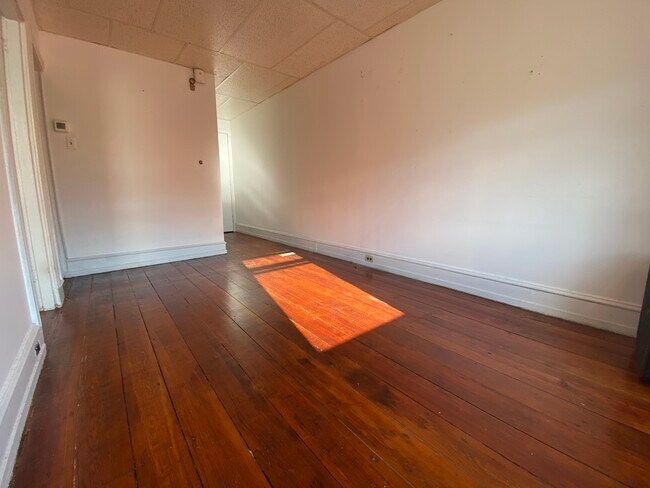 Foto del edificio - 1419 E Columbia Ave
