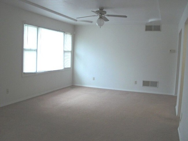 Building Photo - 1677 Hilda Dr