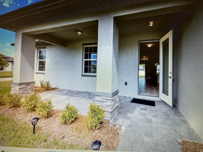 Building Photo - 1217 SW 34th Ter