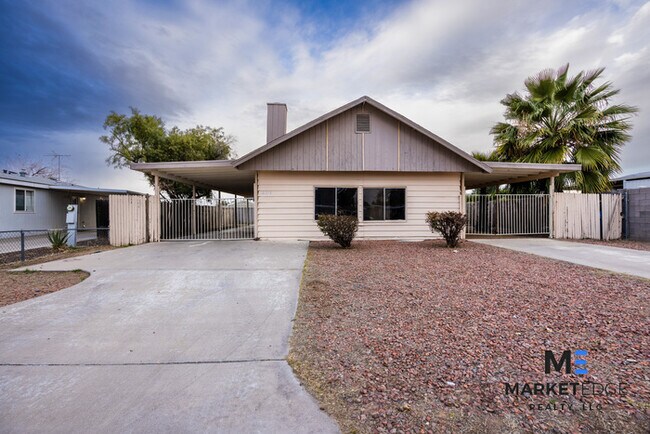Building Photo - 3Bed/2Bath Mobile Home in N. Phoenix! Move...