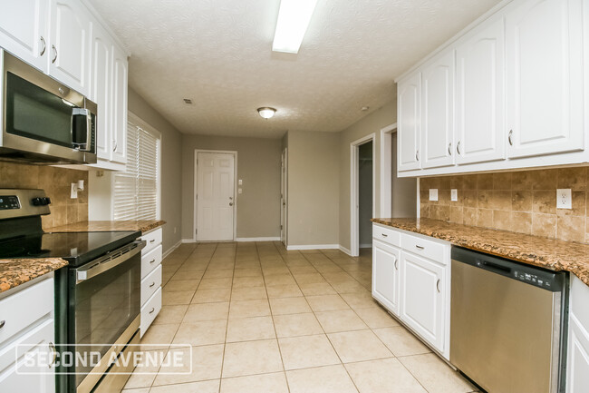 Foto del edificio - 370 Fieldstone Ln