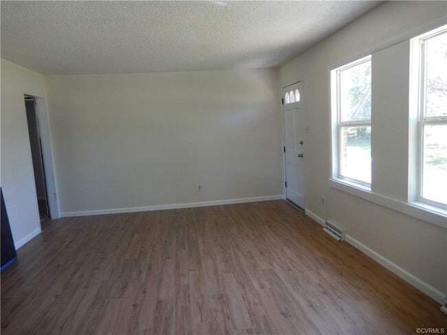 Building Photo - 3019 Venter Rd