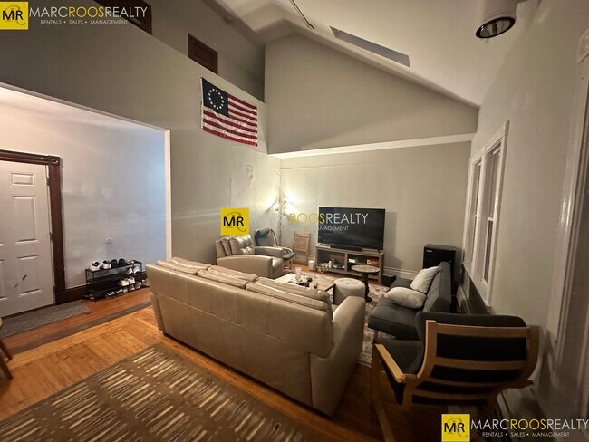 Building Photo - 172 Saint Alphonsus St