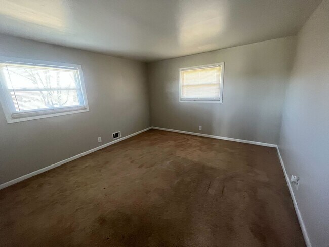 Foto del edificio - 6051 Laurel Hall Dr
