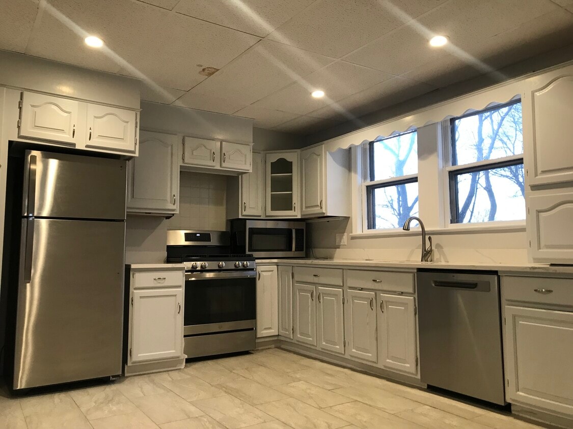 Primary Photo - 15 Montvale Ave