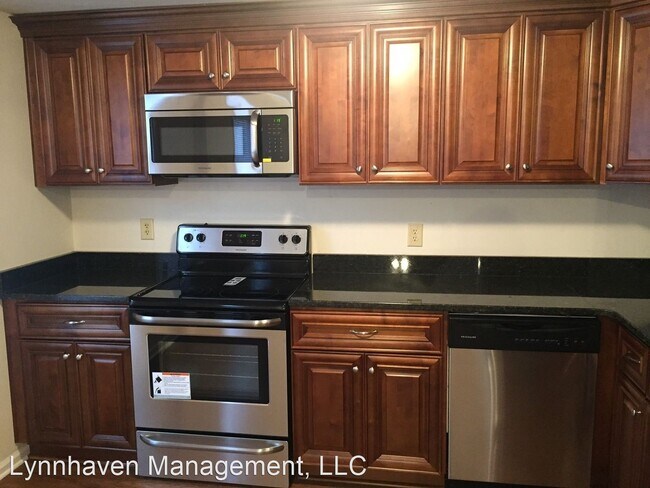 Foto del edificio - 1336 W 38th St