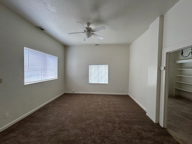 Foto del edificio - 3 Bedroom 1 Bathroom Single-Story