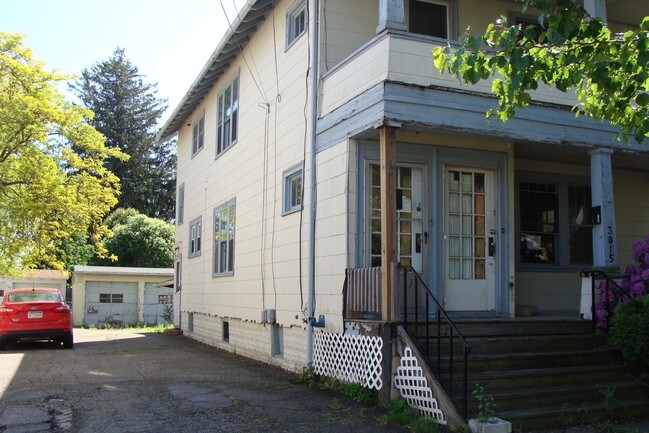Foto del edificio - 3015 Elmwood Ave