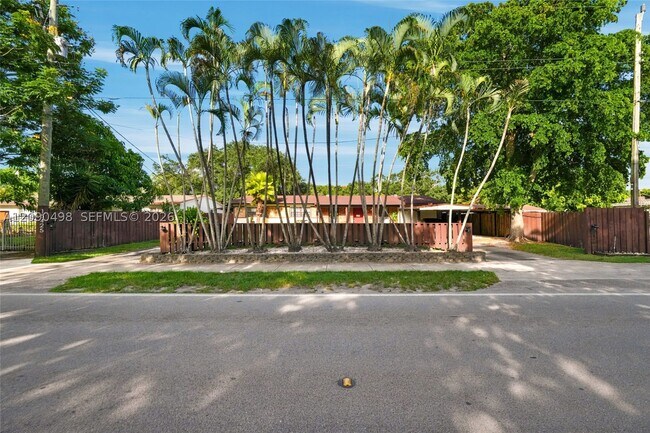 Foto del edificio - 15425 N Miami Ave