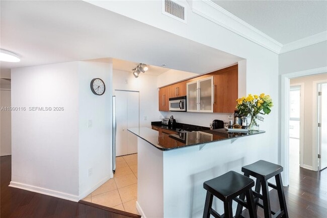 Foto del edificio - 335 S Biscayne Blvd