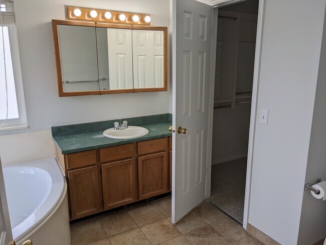Building Photo - 1254 W Eagle Nest Dr