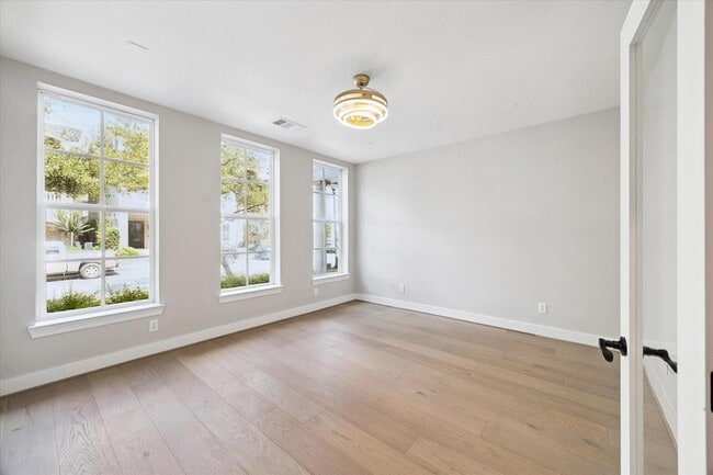 Building Photo - 26 Olmstead Row