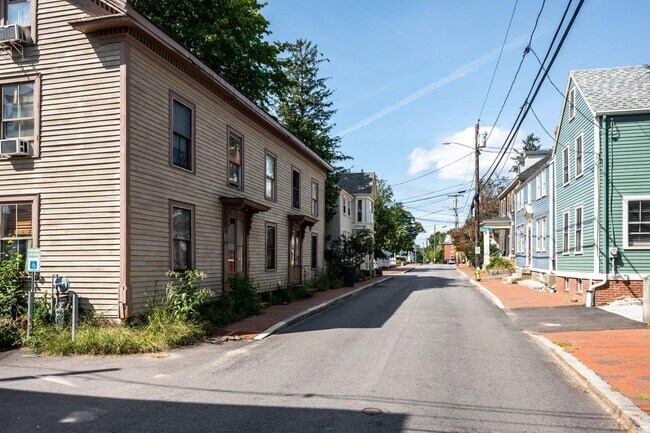 Foto del edificio - 404 Pleasant St