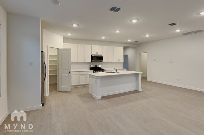Building Photo - 1746 Milton Dr