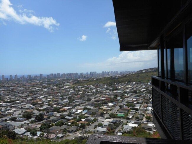 Building Photo - L682 (FHB)