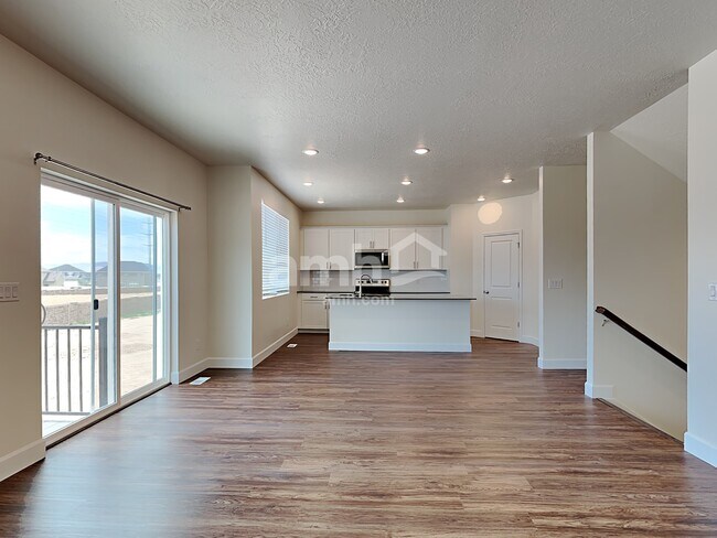 Foto del edificio - 1187 N Golden Spoke Dr