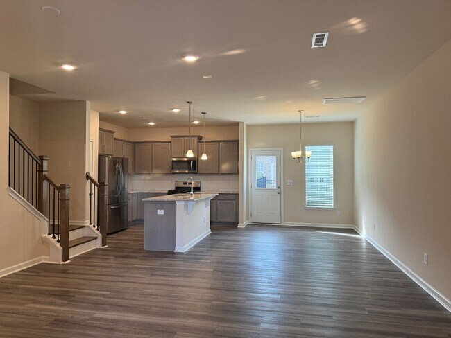 Foto del edificio - Stunning 3BR 2.5BA Townhome in Jamestown